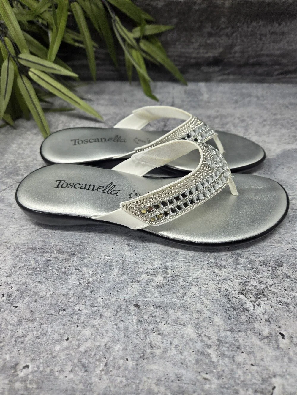 Toscanella Silver Metallic Jeweled Thong Sandals Flip Flops Size 7 - Picture 2 of 8